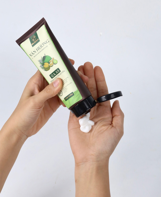 Dưỡng mềm và suôn tóc